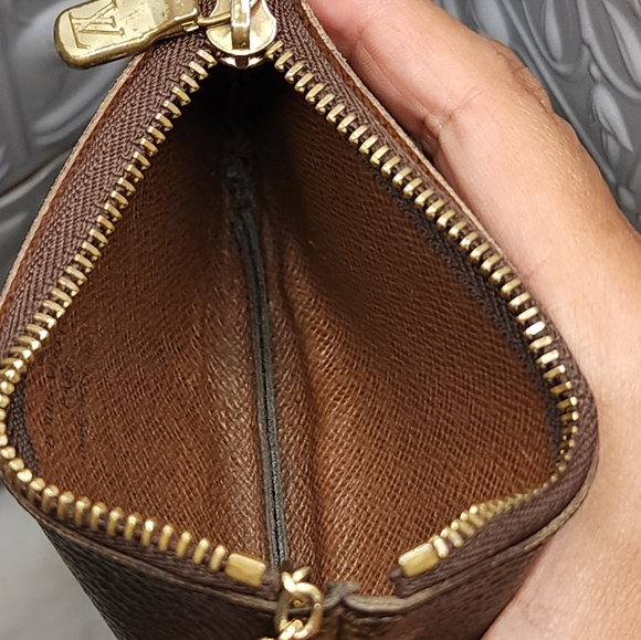 Louis Vuitton Monogram Key Pouch - Picture 6 of 9